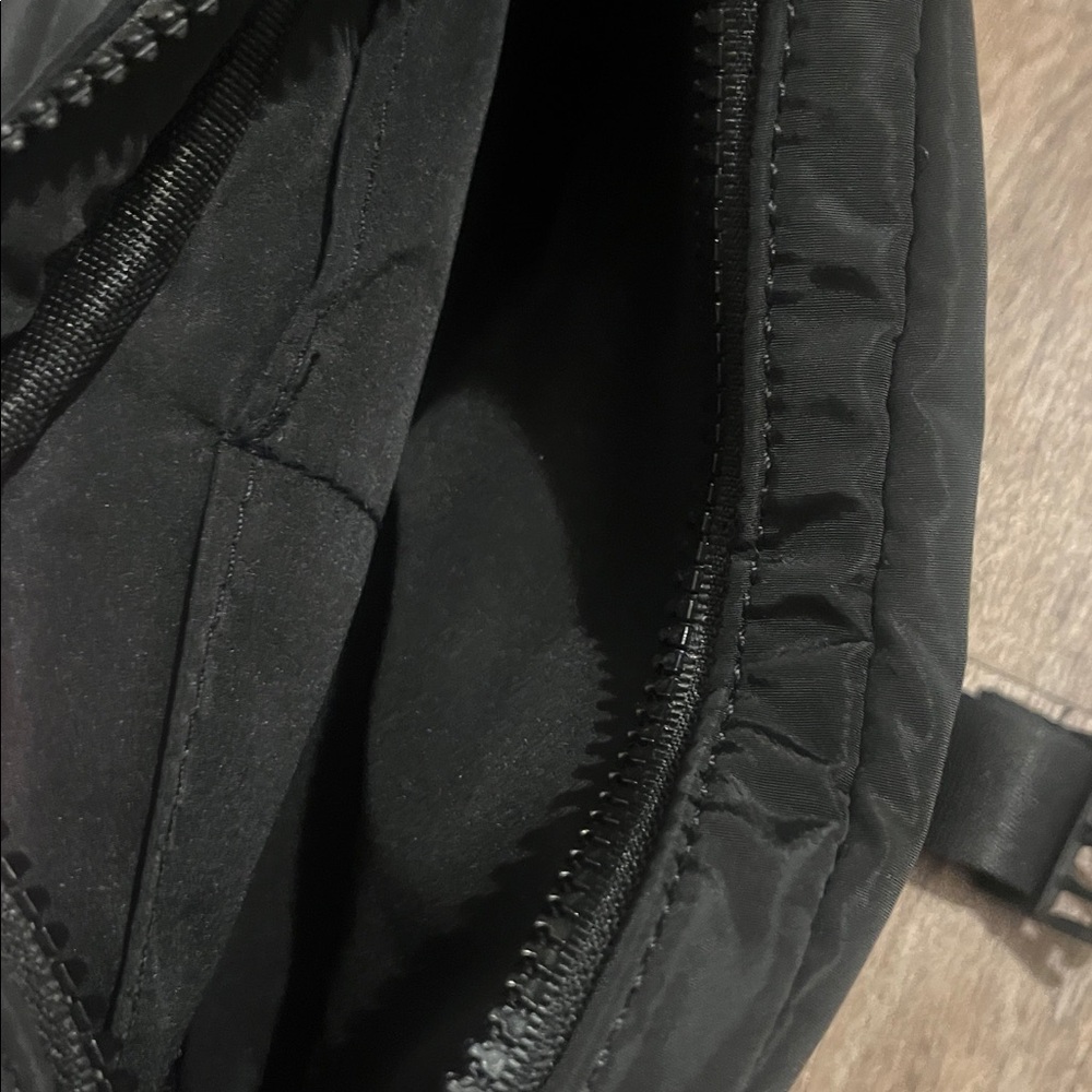Wilo the Label Black Quilted Crossbody Waist Belt Bag with Adjustable Strap NWOT - Picture 5 of 8